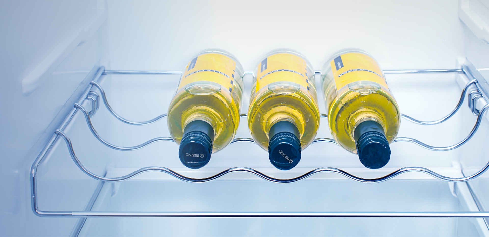 Hisense BCD-535W - Chrome Wine Rack feature image