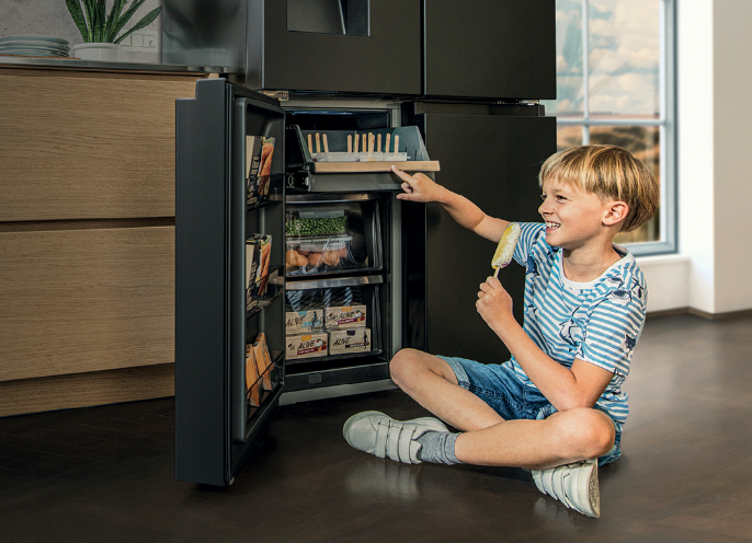 Hisense RC-68WC Refrigerator - Metal Glide Drawers