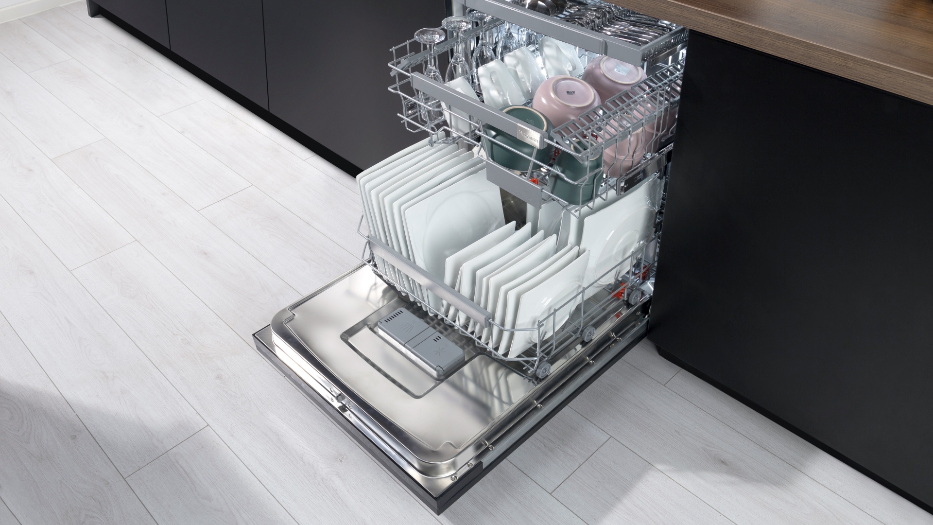 Hisense Integrated Dishwasher HV672C60UK - WASH UP TO 16 PLACE SETTINGS AT ONCE